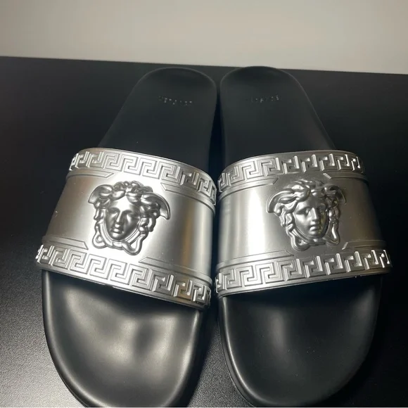 New with tag Real authentic Versace slides. Men’s size 9.5 Authentic $625 Versace La Medusa Sz 40/9/9.5 Leather/Rubber  main image 3